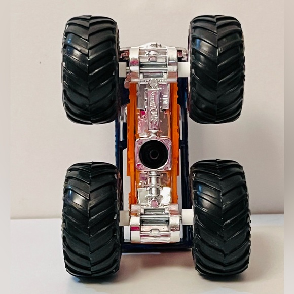 Hot Wheels Monster Truck BIGFOOT Diecast - Picture 5 of 5